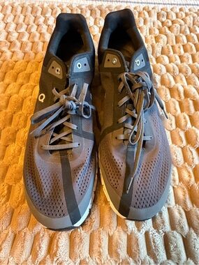 Men's Breathable Black and Gray Athletic Running Shoes